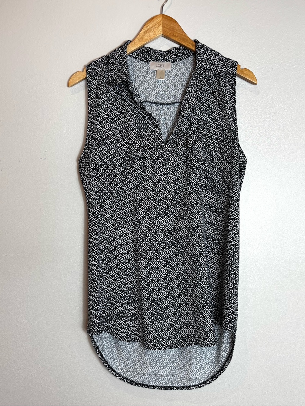 LOFT Black & White Sleeveless V-Neck Tunic